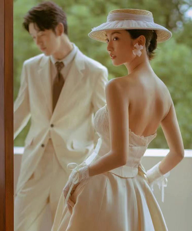 Beigefarbener, faltig gewebter Mode-Strohhut aus Tüll