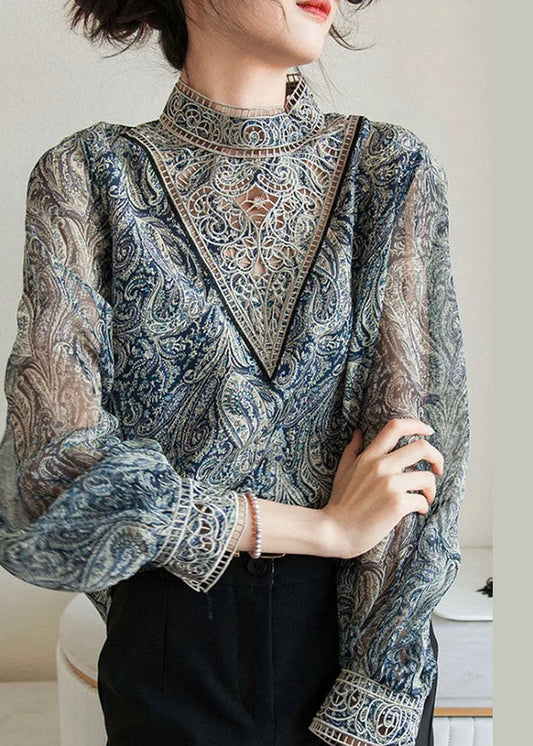 Chemise en mousseline de soie bleue à imprimé brodé et manches lanternes TZ039