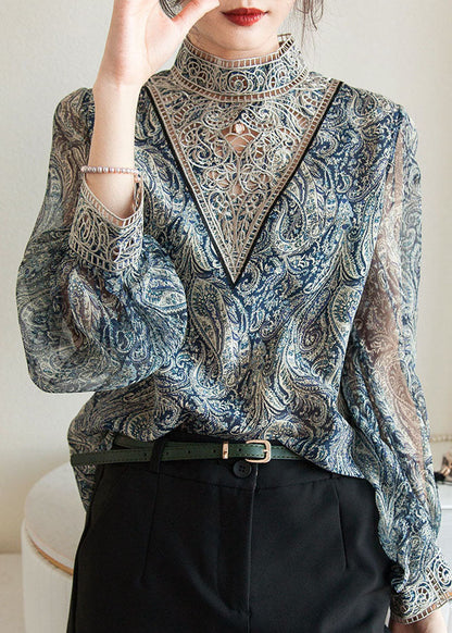 Chemise en mousseline de soie bleue à imprimé brodé et manches lanternes TZ039
