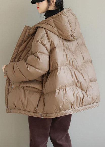 Manteau d'hiver en duvet kaki à capuche et poches zippées à manches longues QS036