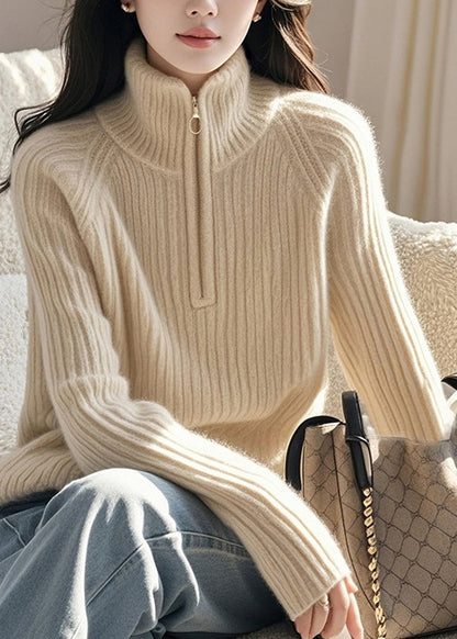 Feiner Beige Strickpullover mit Reißverschluss und hohem Kragen, Frühling TO012