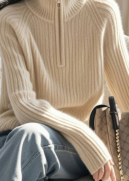 Feiner Beige Strickpullover mit Reißverschluss und hohem Kragen, Frühling TO012