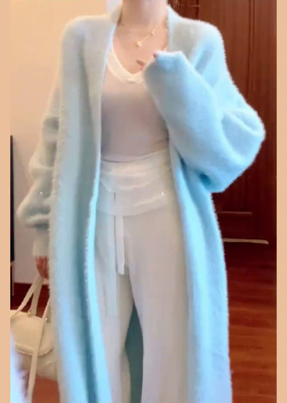 Feine blaue Strickjacke aus Nerzhaar mit V-Ausschnitt, Herbst RL012