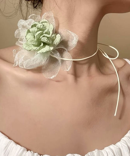 Collier ras du cou en tulle vert fin à fleurs YU004