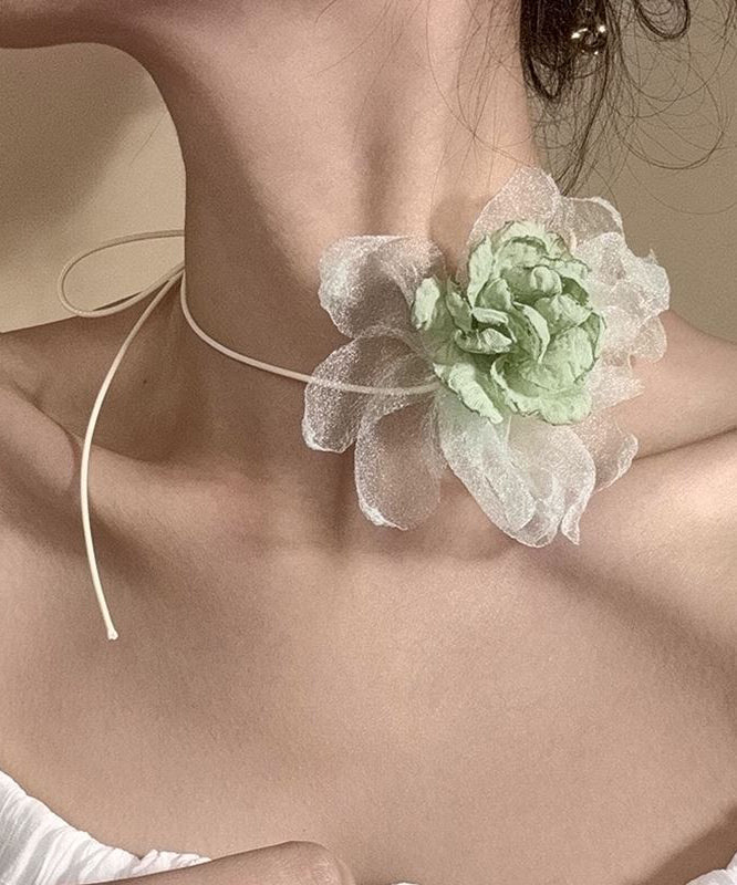 Collier ras du cou en tulle vert fin à fleurs YU004