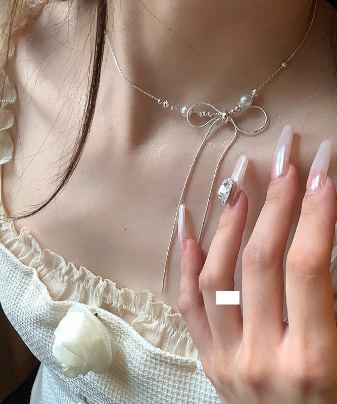 Collier avec pendentif en forme de nœud en alliage de soie fine et perles YU002