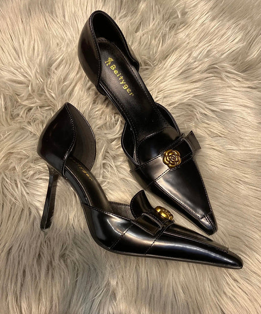 Feine spitze hohe schwarze Zehenspleiß-Stilettos aus Schaffell