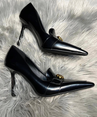 Feine spitze hohe schwarze Zehenspleiß-Stilettos aus Schaffell