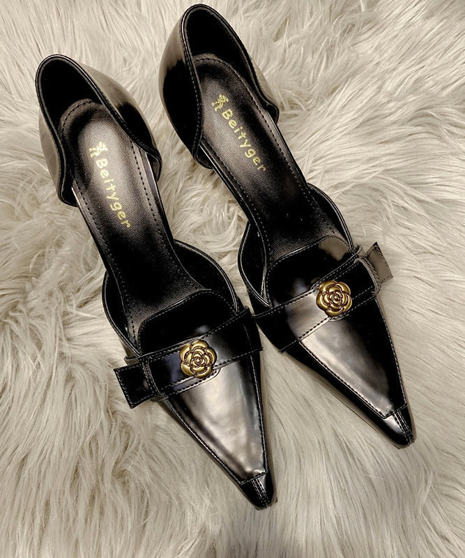 Feine spitze hohe schwarze Zehenspleiß-Stilettos aus Schaffell