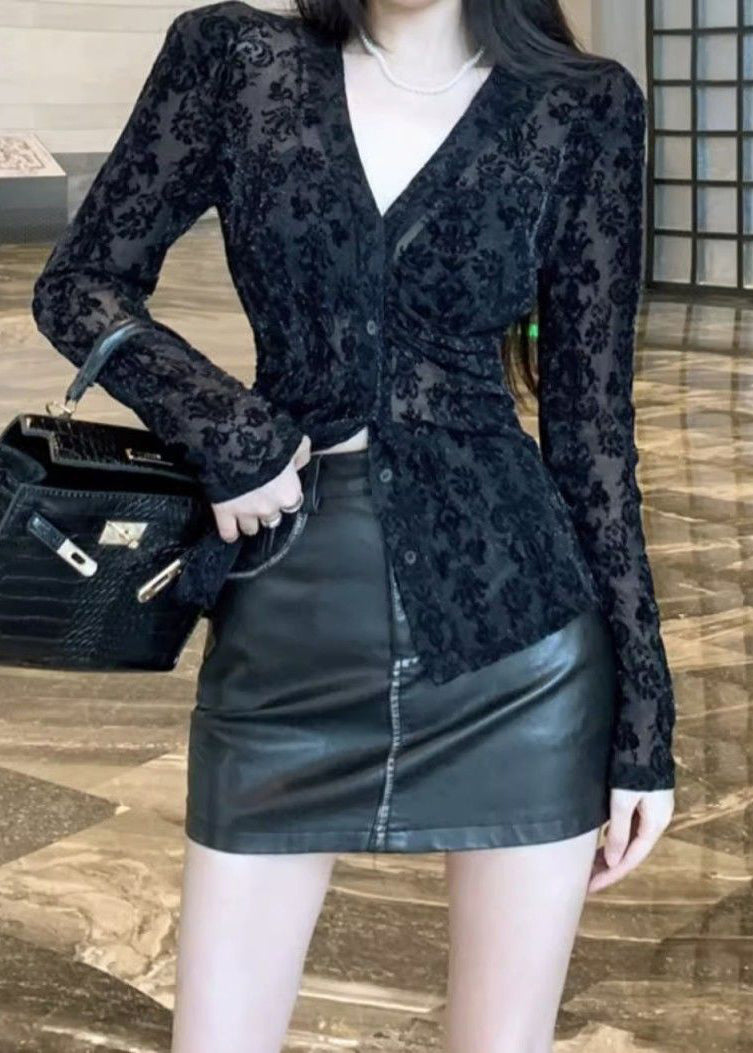 Beflocktes Top, tailliert, Frühling, V-Ausschnitt, schwarze Spitze