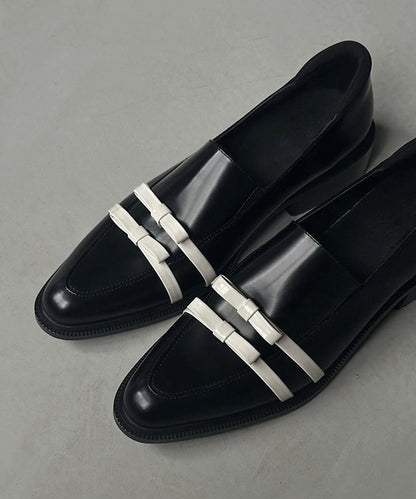 Bout pointu et nœud ajusté en cuir de vachette noir épais