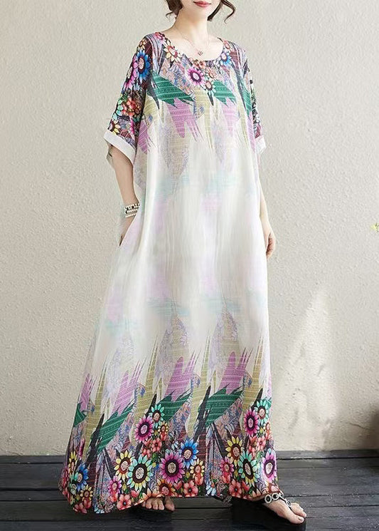 Weißes, bedrucktes, tailliertes Sommerkleid mit Baumwollärmeln und Fledermausärmeln
