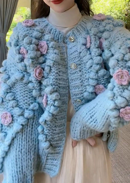 Manteau d'hiver en tricot confortable à boutons et col rond bleu floral WY009