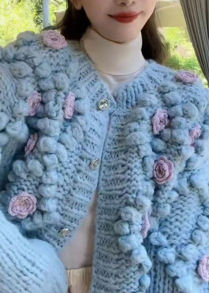 Manteau d'hiver en tricot confortable à boutons et col rond bleu floral WY009