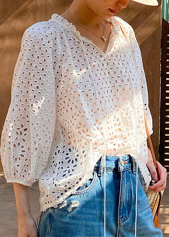 Chemise en coton beige printanière à col français et manches longues