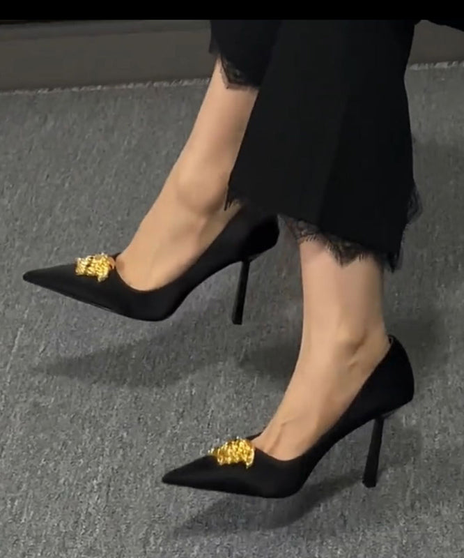 Escarpins à talons hauts et bout pointu en cuir français noir