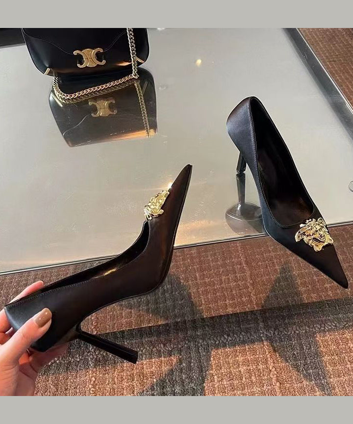 Escarpins à talons hauts et bout pointu en cuir français noir
