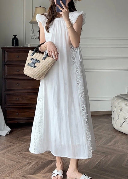 Robe en coton bleu français à broderies ajourées et manches pétales EE1028