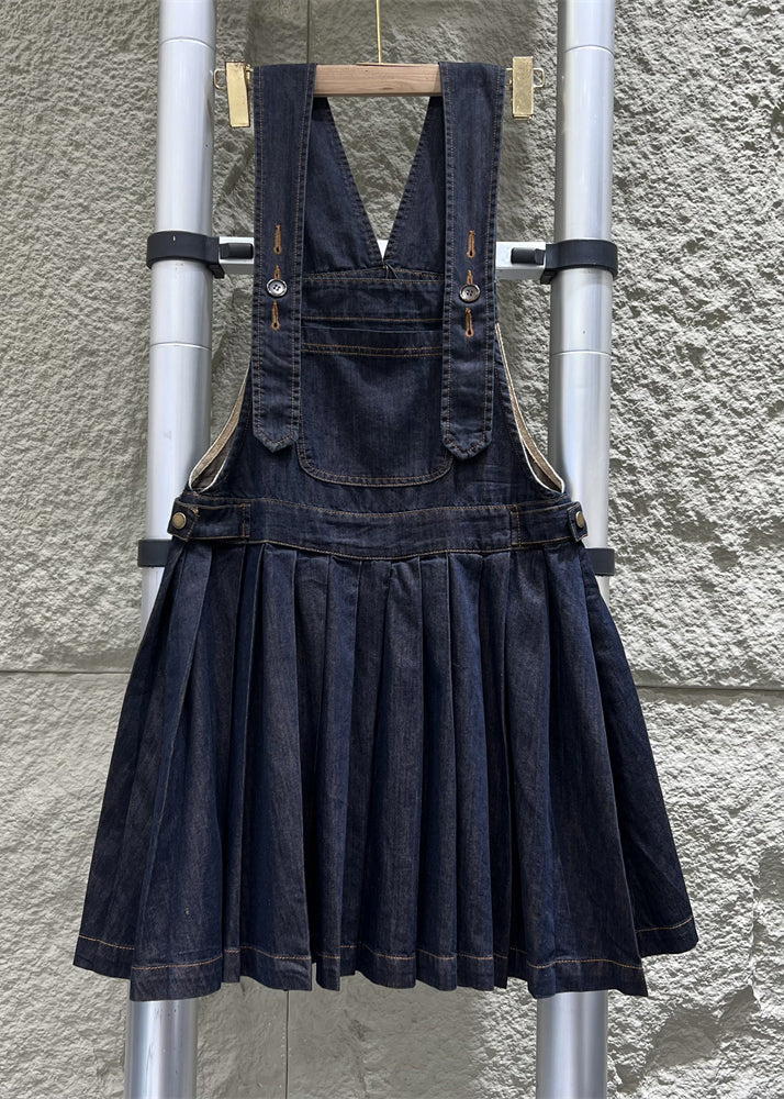 Ärmelloser Jumpsuit aus zerknittertem Denim mit Knöpfen in französischer Marine MN087