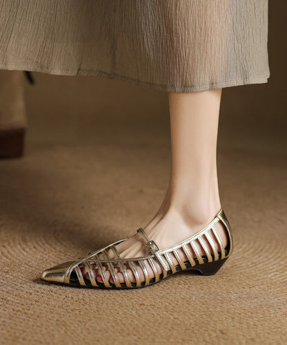 Sandales à épissure pointues en cuir doré creux et bout en cuir de vache