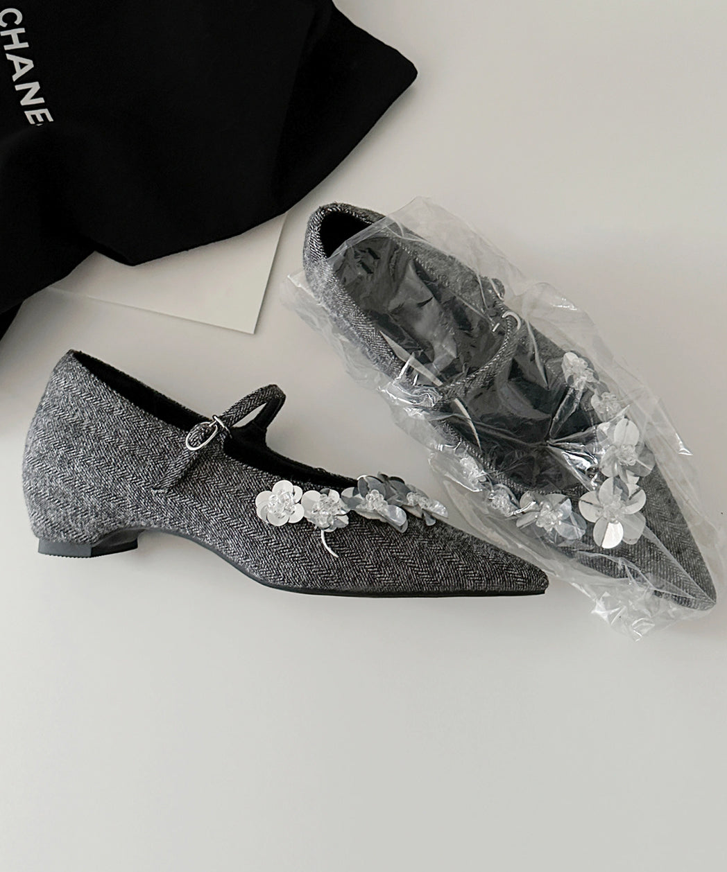 Sangle élégante en coton gris à motif floral épais avec boucle en tissu épissée