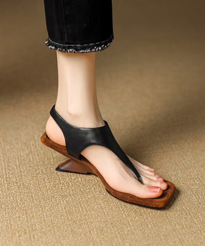 Flip-Flops aus schwarzem Rindsleder mit Keilabsatz, handgefertigt