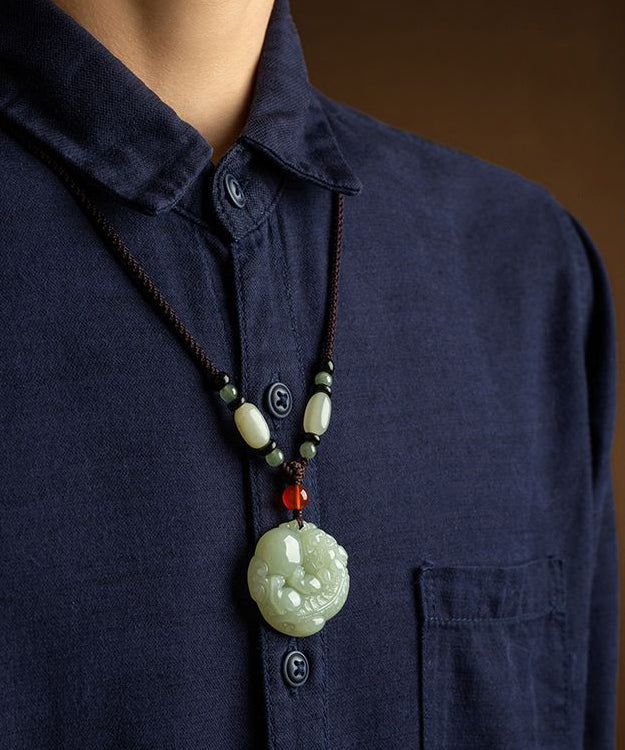 Collier pendentif animal sauvage mythique en jade noir fait main AH630