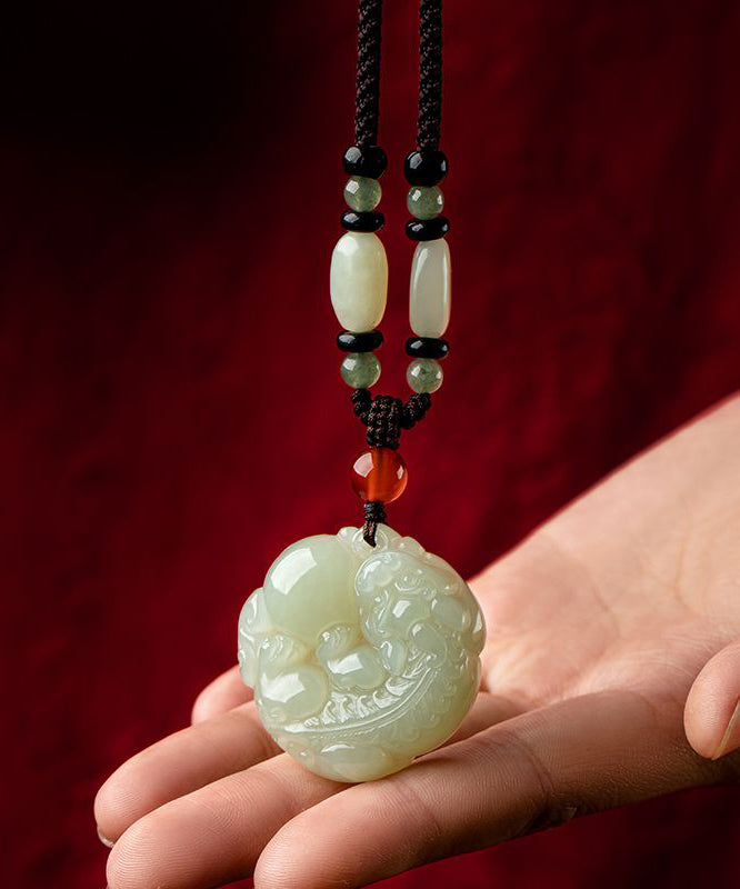 Collier pendentif animal sauvage mythique en jade noir fait main AH630