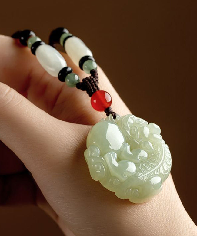 Collier pendentif animal sauvage mythique en jade noir fait main AH630