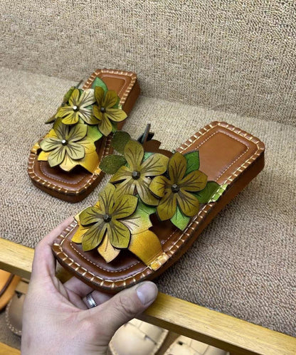 Sandales à enfiler en cuir de vachette fait main avec motif floral jaune vert OI025