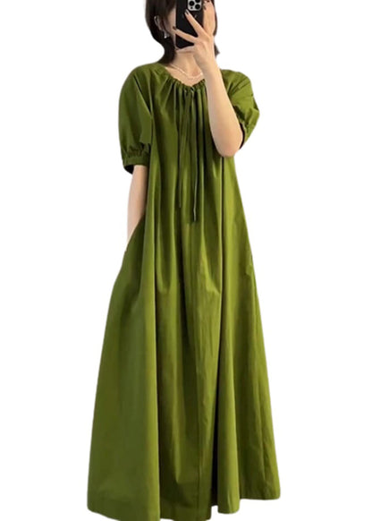 Robe longue en coton froissé vert italien à col rond pour l'été EE1013