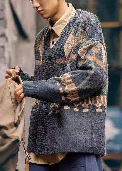 Manteau jacquard en tricot gris foncé à col en V pour homme, boutonné