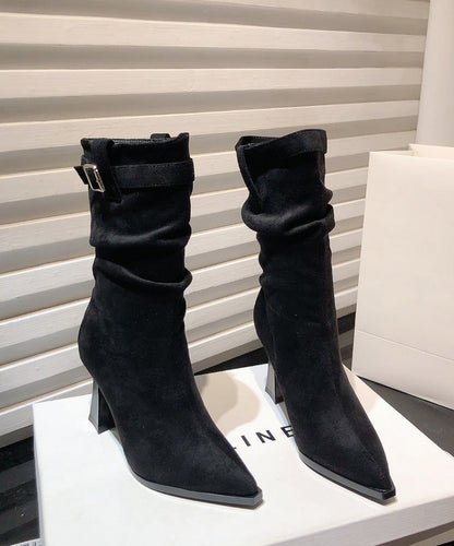 Khakifarbene Stiefel aus faltigem Wildleder mit dicker Sohle und spitzer Zehenpartie TE008
