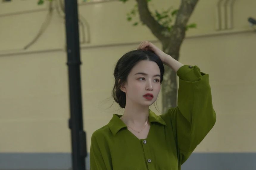 Puff-Sleeve Shirt / Midi A-Line Skirt / Set