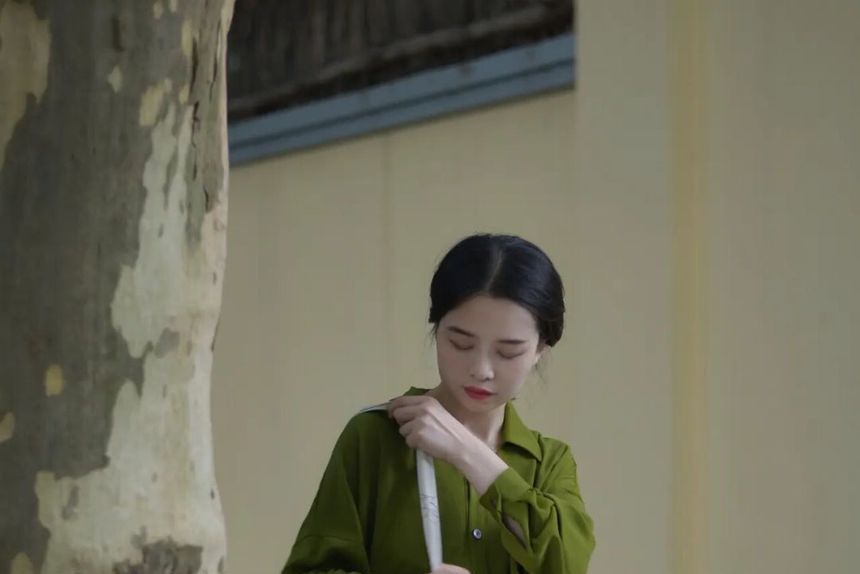 Puff-Sleeve Shirt / Midi A-Line Skirt / Set