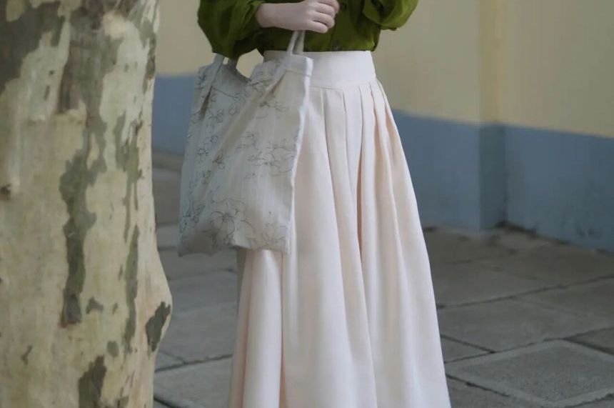 Puff-Sleeve Shirt / Midi A-Line Skirt / Set