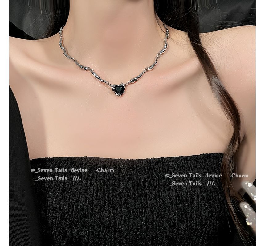 Choker Alloy Heart Pendant