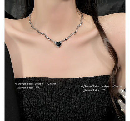 Choker Alloy Heart Pendant