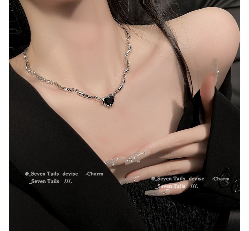 Choker Alloy Heart Pendant