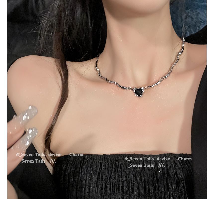 Choker Alloy Heart Pendant
