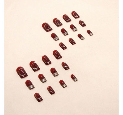 Kunstnägel mit Strasssteinen