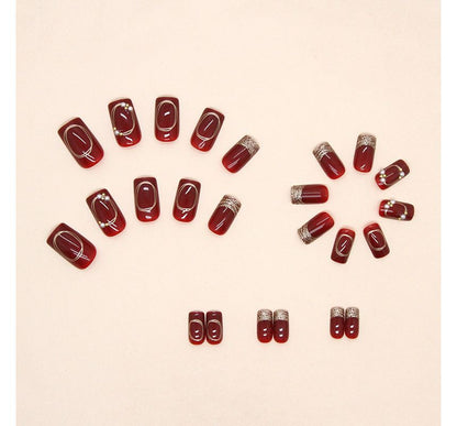 Kunstnägel mit Strasssteinen