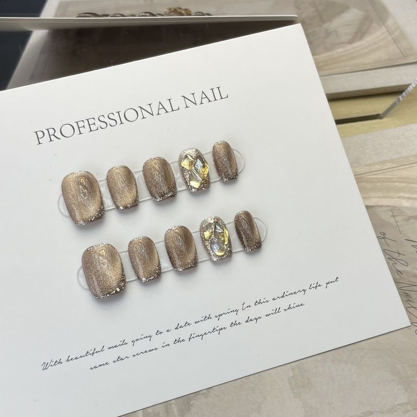 Künstliche Nagelspitzen aus Kristallimitat