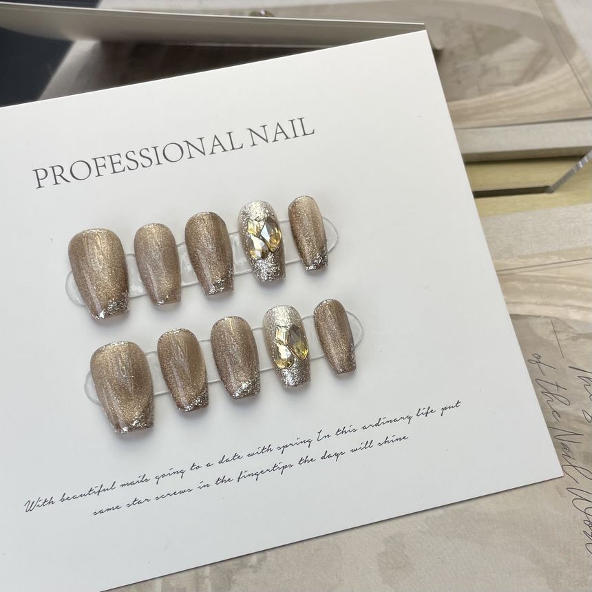 Künstliche Nagelspitzen aus Kristallimitat