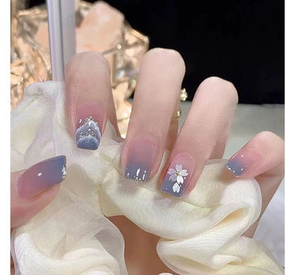 Künstliche Nagelspitzen mit Blumenmuster