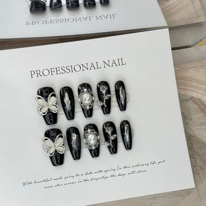 Künstliche Nagelspitzen mit Schmetterlingsrose