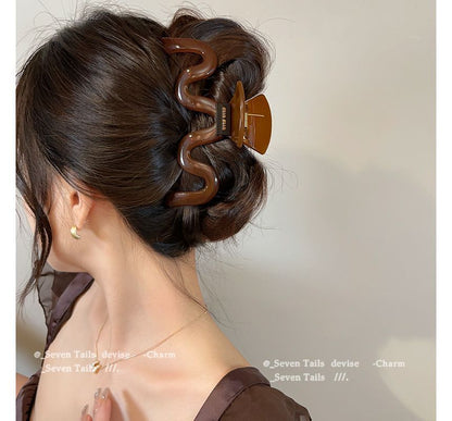 Wavy Claw Acrylic Hair