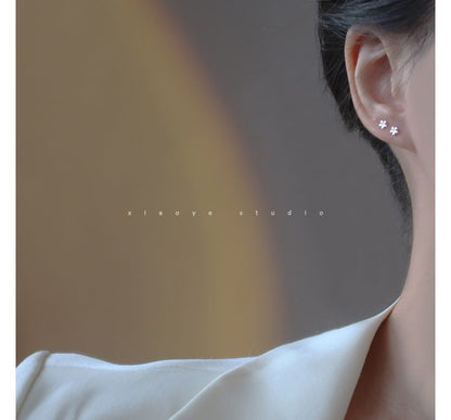 Silver Earring Floral Stud