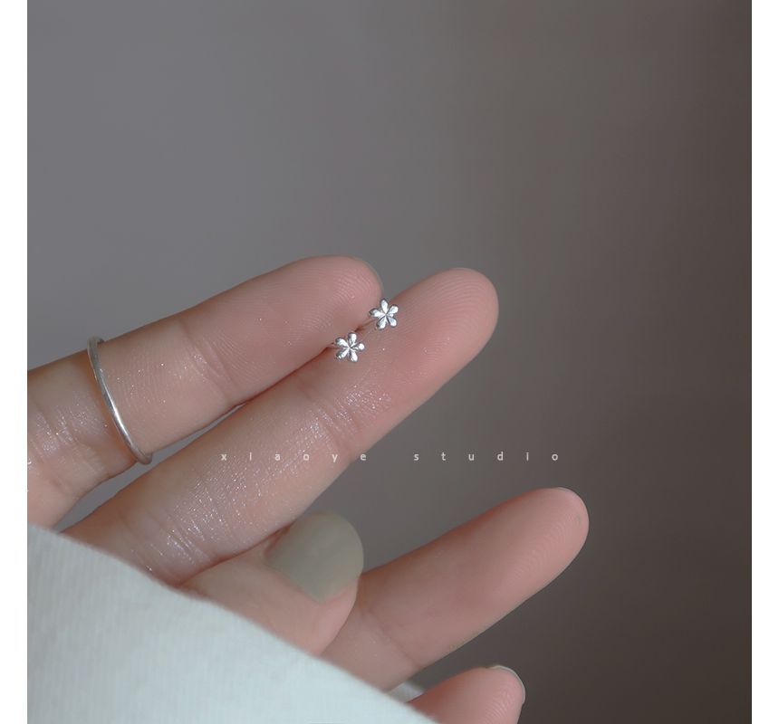 Silver Earring Floral Stud