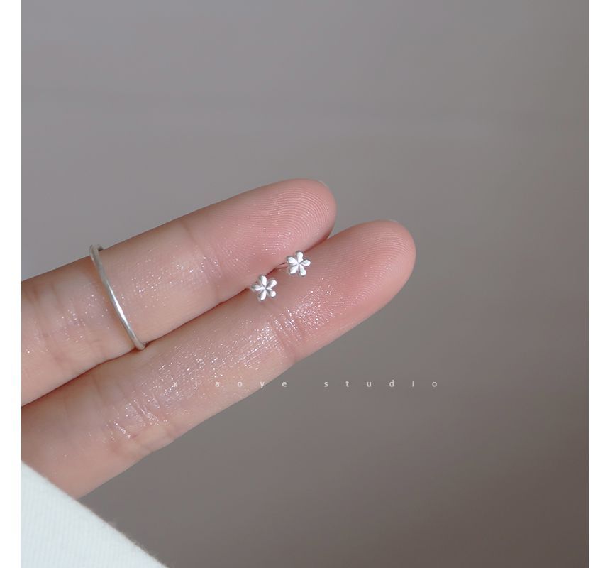 Silver Earring Floral Stud